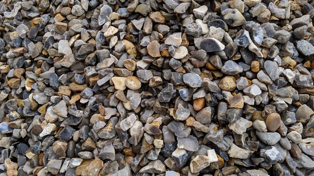 BULK BAG MOONSTONE BLACK & WHITE GRAVEL