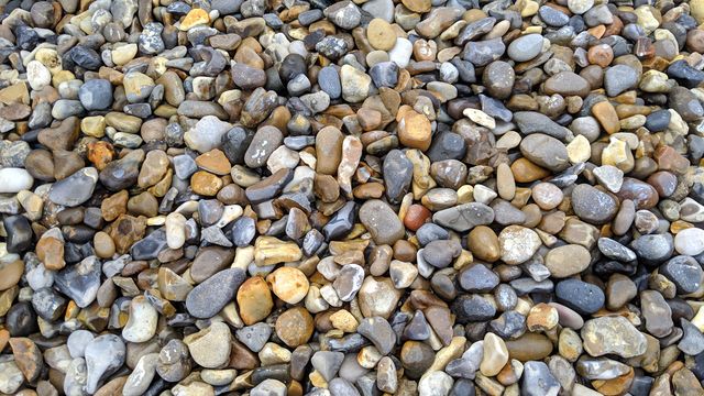 MEDIUM BAG 20MM LYDD PEBBLE ROUNDED GRAVEL