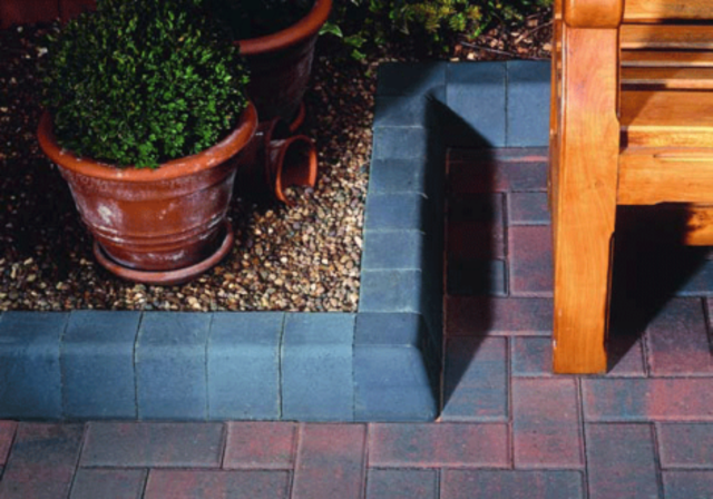 BRADSTONE LARGE CHARCOAL 90° EXTERNAL CORNER KERB H/B