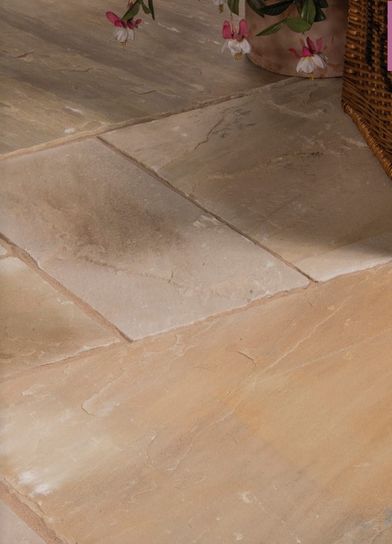900 X 600 X 22MM RIPPON BUFF SANDSTONE CALIBRATED PAVING (BLUE MARK)