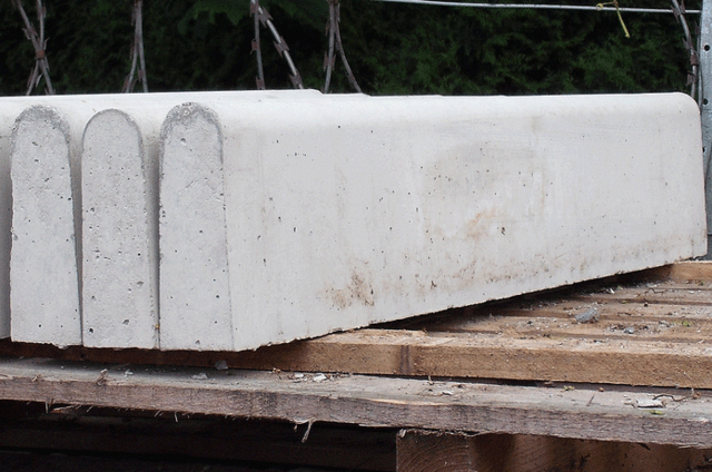 8" X 36" WHITE ROUND TOP EDGING 200 X 900MM (75/PACK)