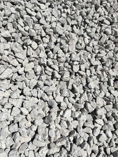 MEDIUM BAG 20MM CLEAN WHITE LIMESTONE