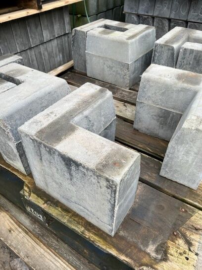 255 X 125MM HALF BATT INTERNAL 90° CORNER KERB