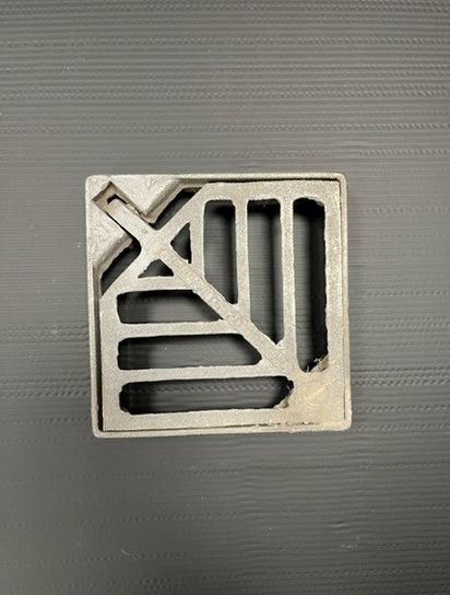 150MM SQUARE ALLOY HINGED & LOCKING GRATE