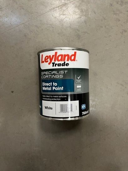 0.75L LEYLAND TRADE DIRECT TO METAL PAINT (WHITE)