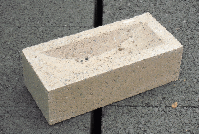 65MM FROGGED CONCRETE COMMON BRICK (PK/424)