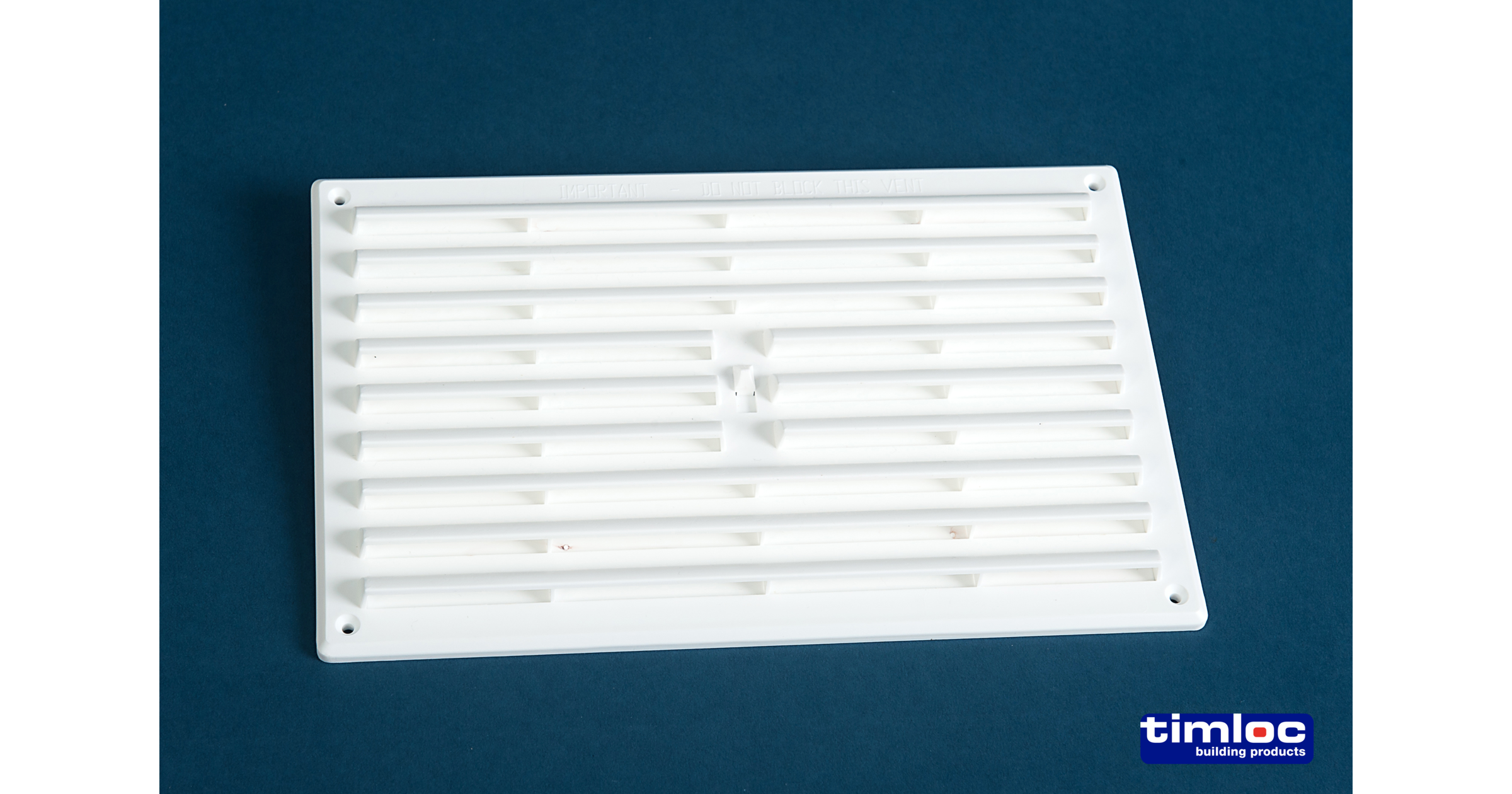 9" X 6" WHITE PLASTIC HIT & MISS VENT C/W FLY MESH 1209W