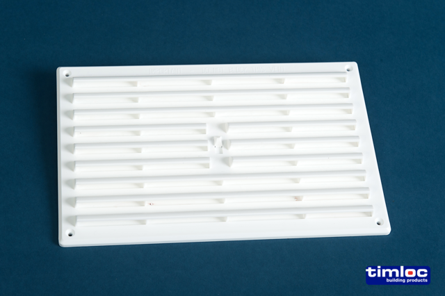 9" X 6" WHITE PLASTIC HIT & MISS VENT C/W FLY MESH 1209W